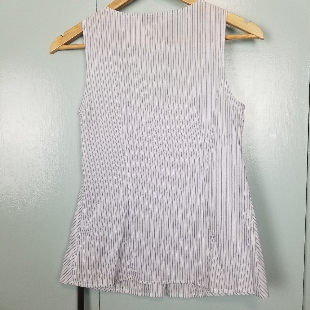 LOFT Seersucker ruffle sleeveless top size 0P  *G1 - Picture 2 of 4